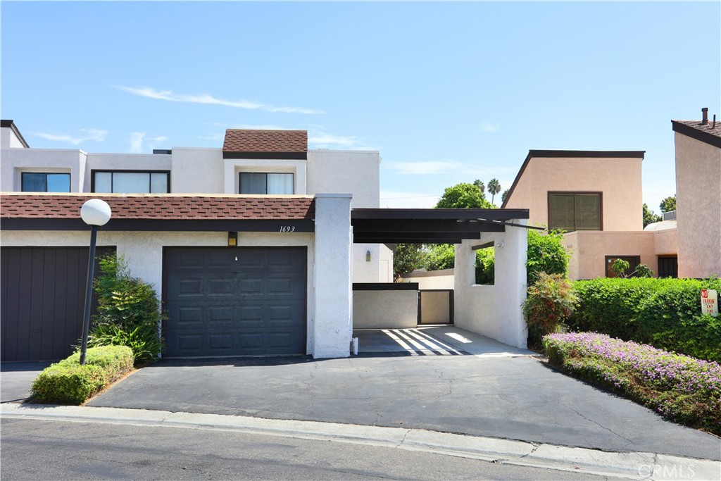 1693 S Heritage