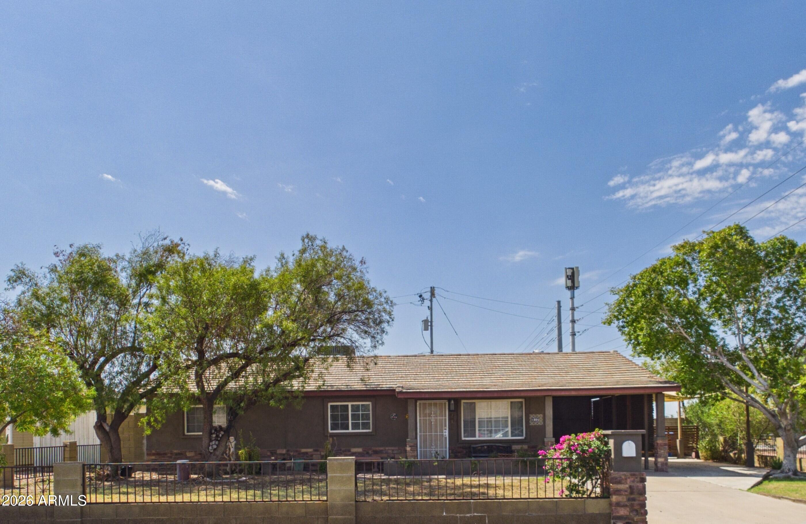 1201 E GRISWOLD Road, Phoenix, AZ 85020