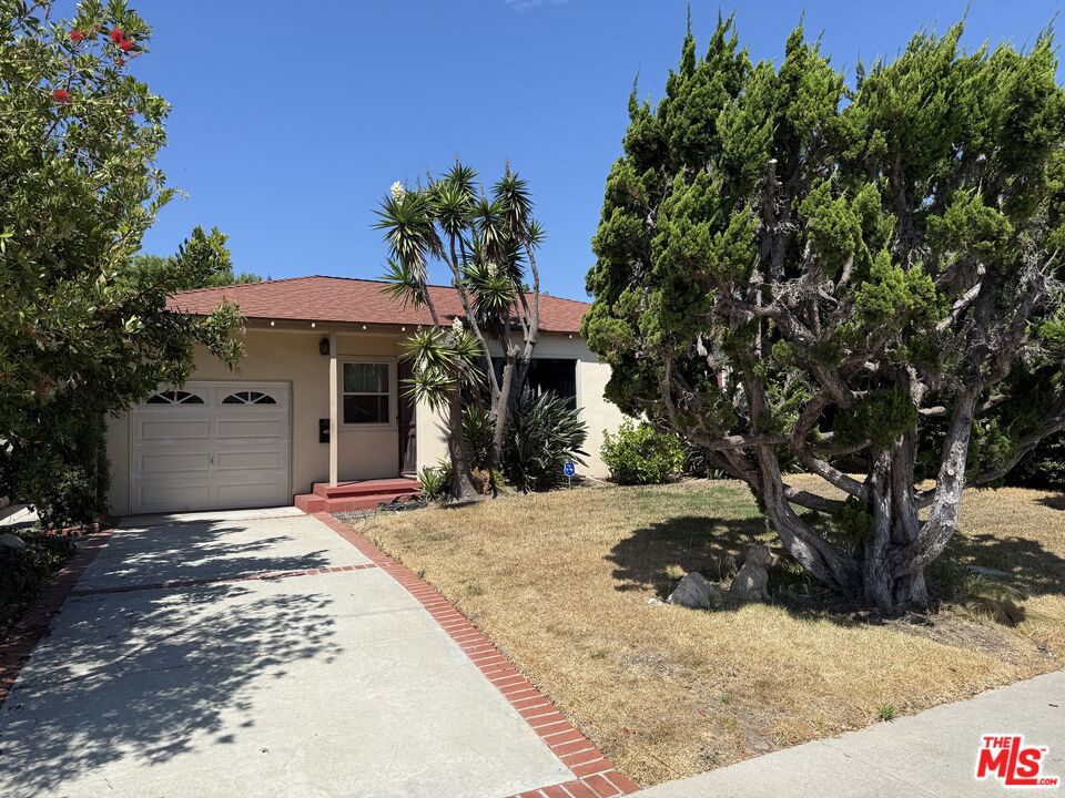 2811 Martha Avenue