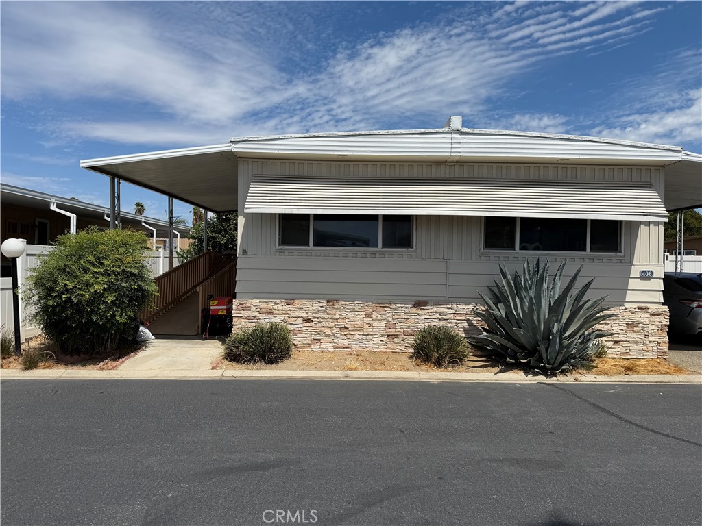 3825 Crestmore 406