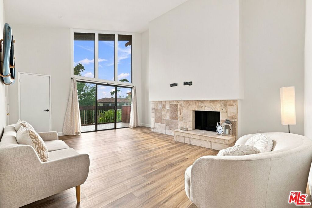 2322 Palos Verdes Drive 202