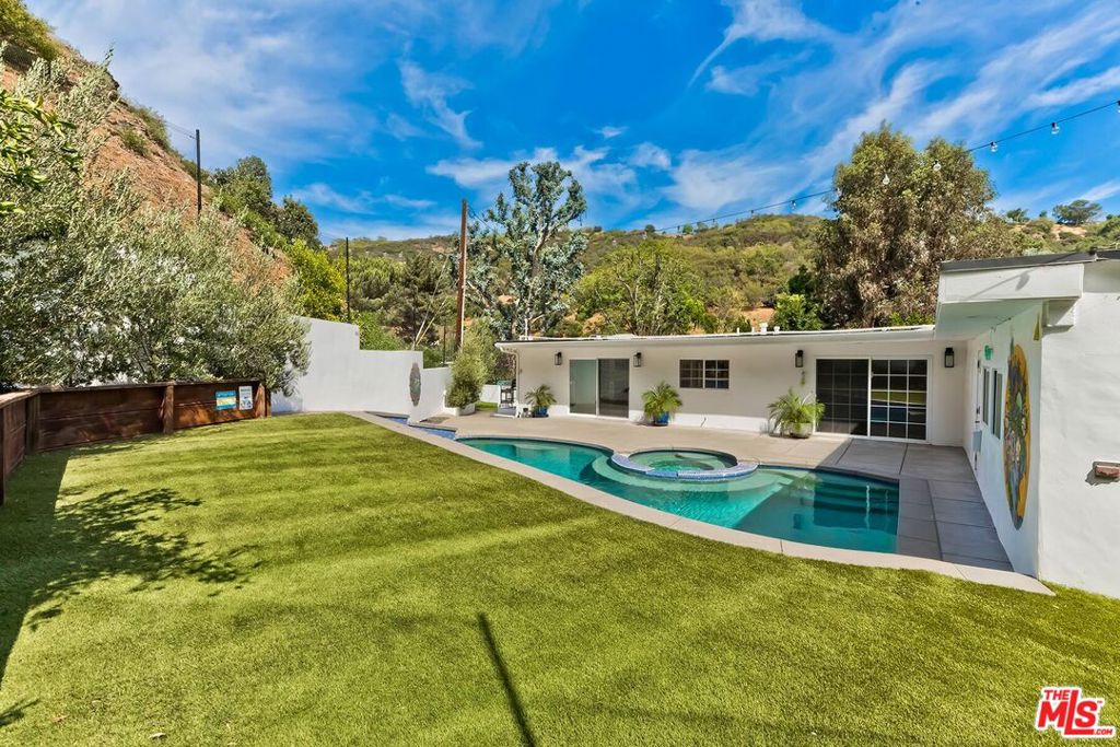 3493 Mandeville Canyon Road