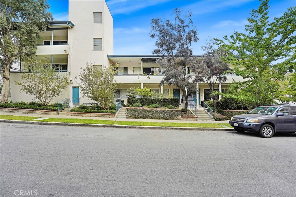 1975 S Beverly Glen