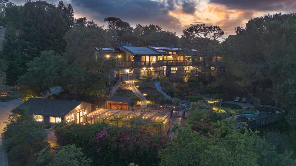 21100 Saratoga Hills Road
