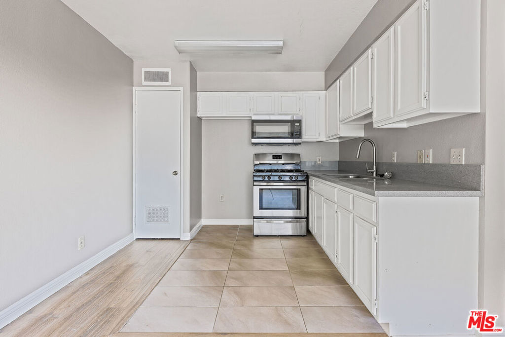 820 S St Andrews Place 303
