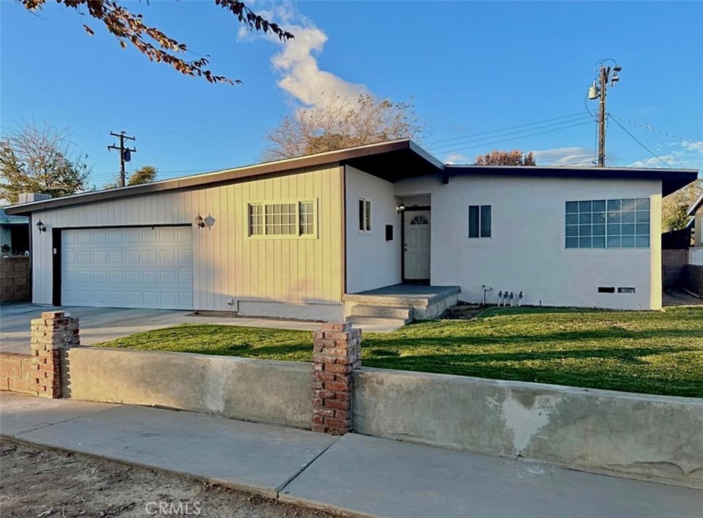755 W Holguin