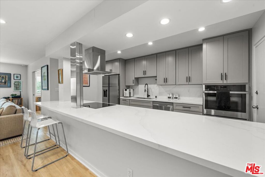 1045 N Kings Road 204