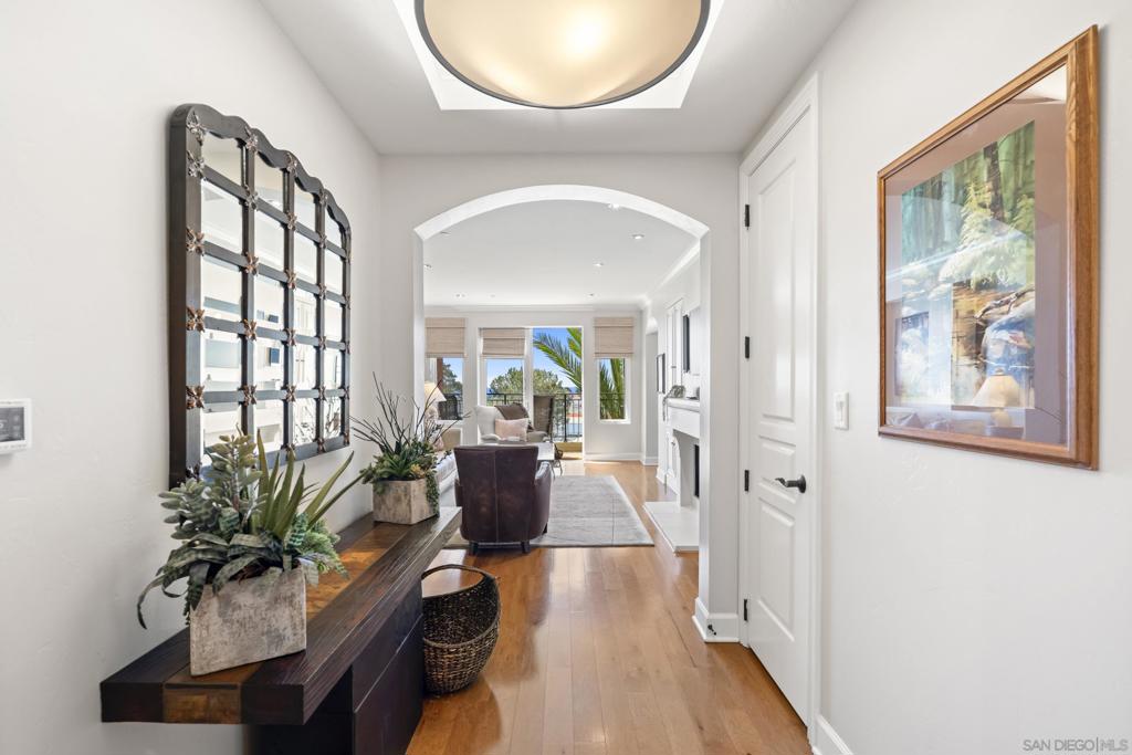 1010 Genter St 302