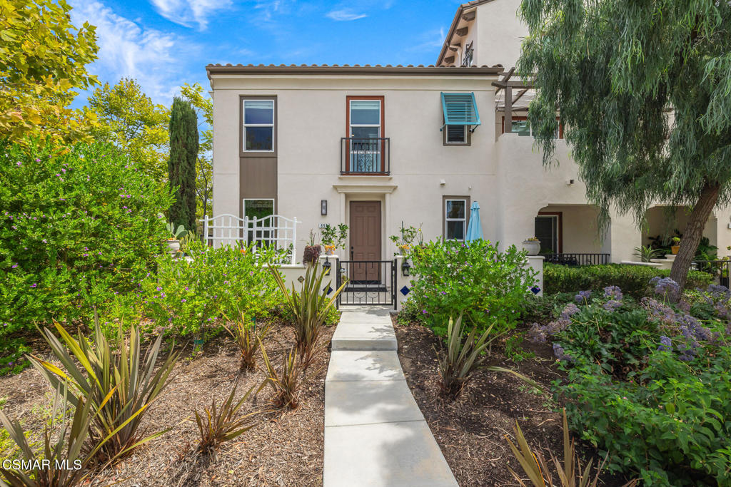 697 Camino Tierra Santa