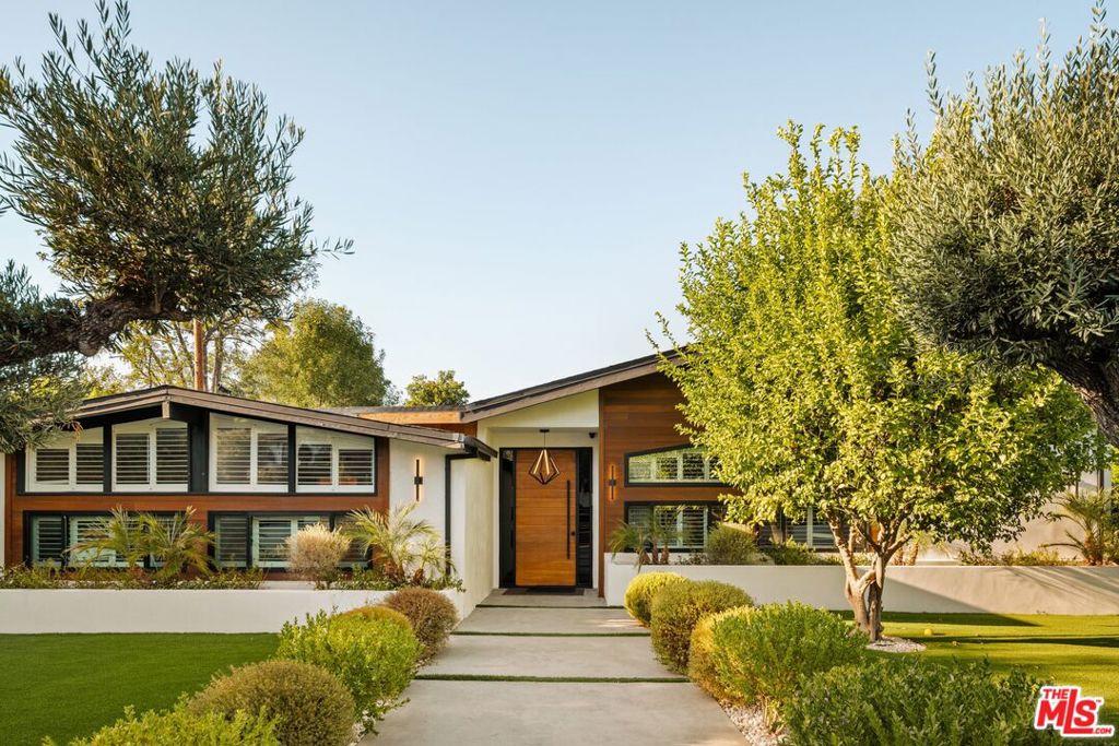 23283 Erwin Street
