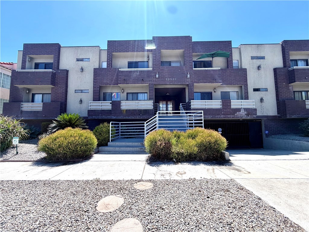 13512 Moorpark 202