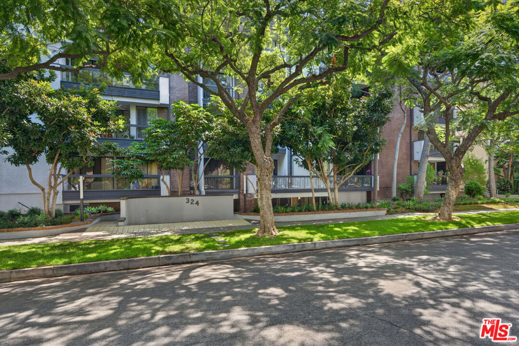 324 N Palm Drive 404