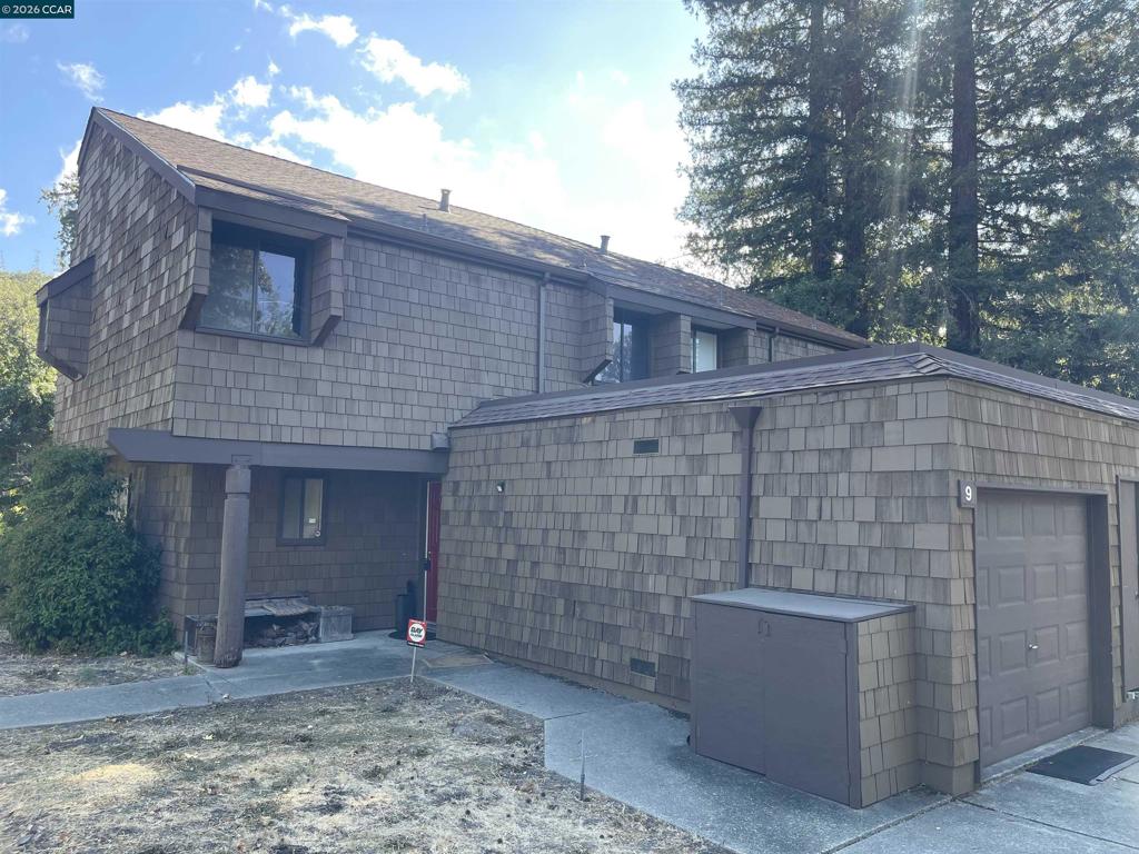 9 W Creek Ct