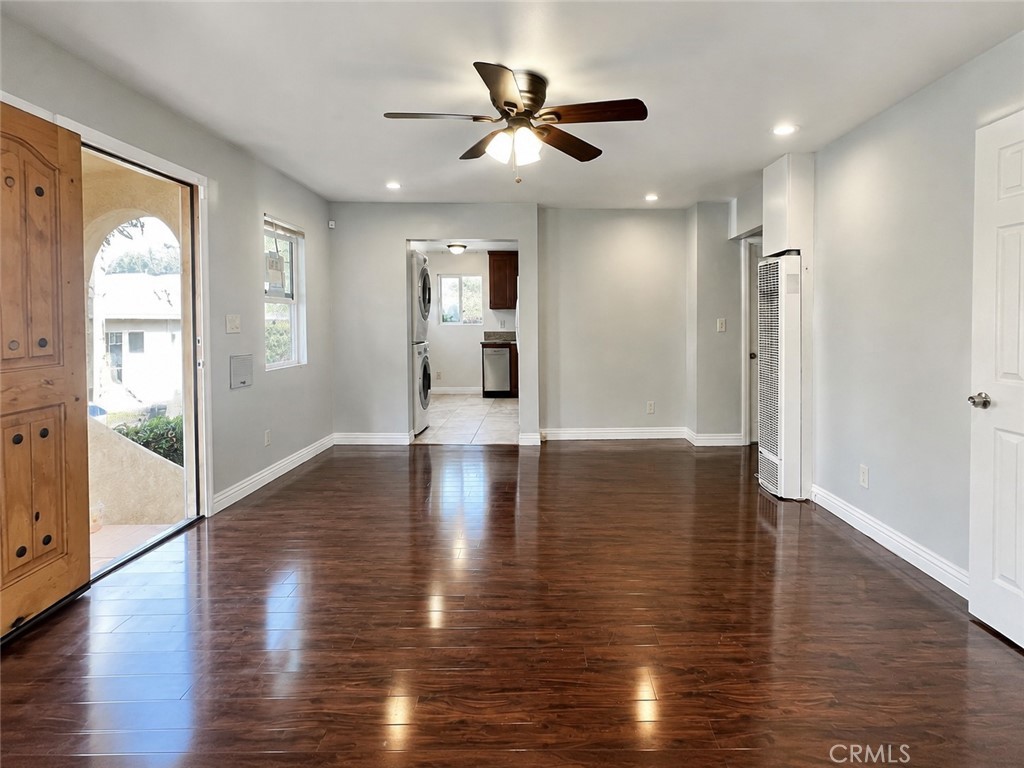2533 Commodore Street
