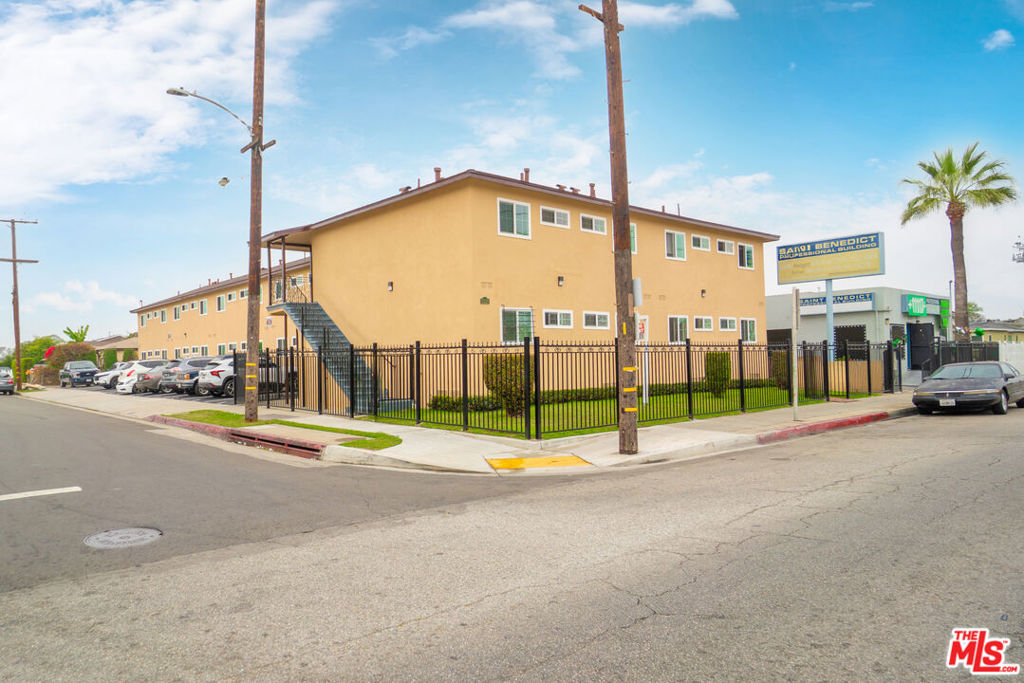11123 S Inglewood Avenue