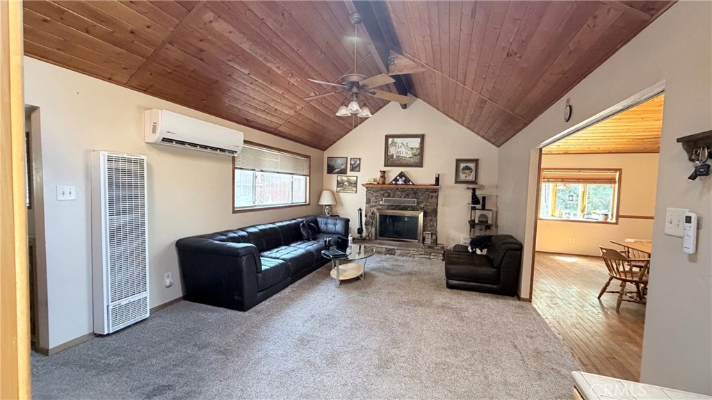 635 Acacia Dr