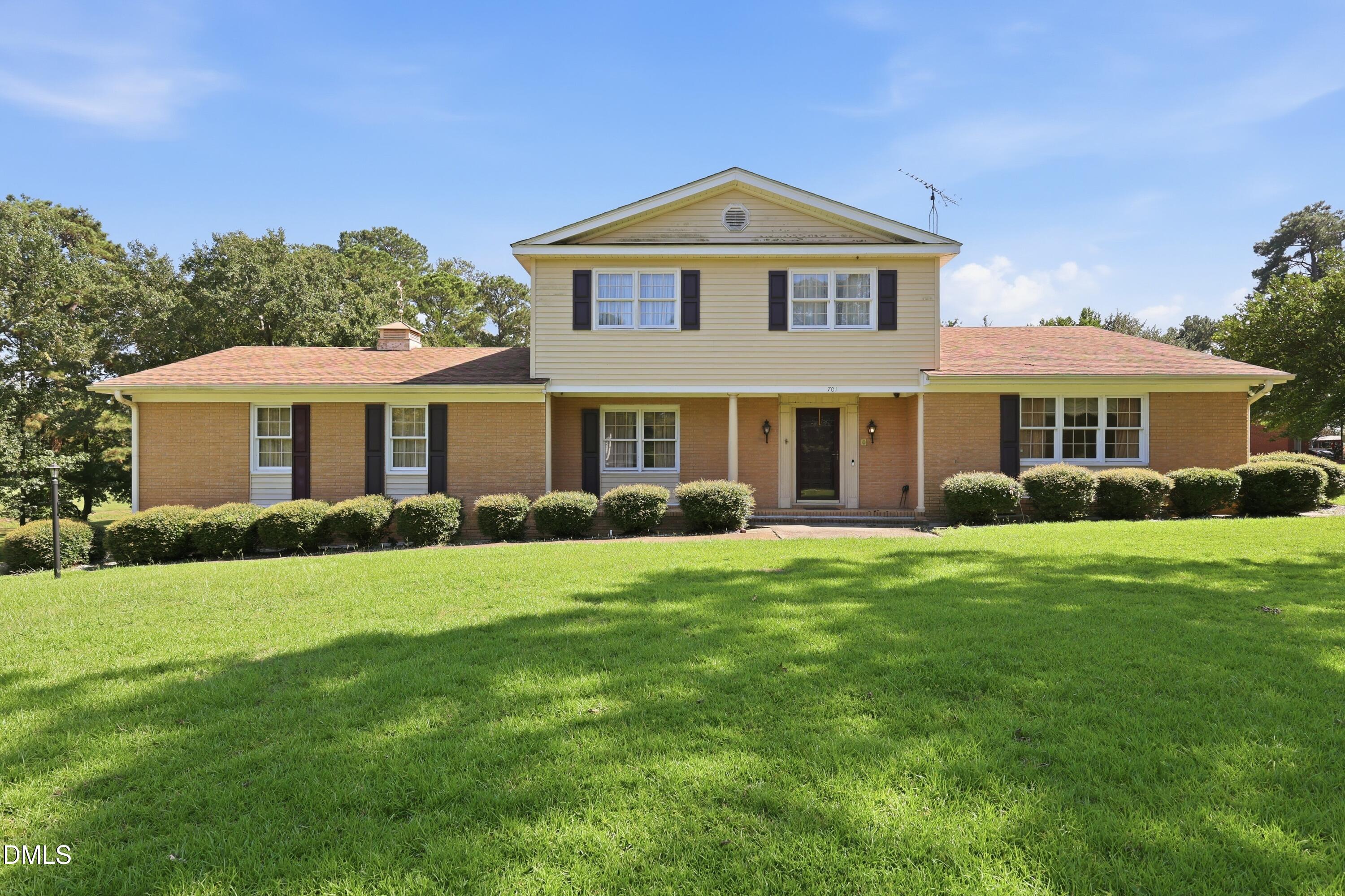 701 Sunset Avenue, Clinton, NC 28328