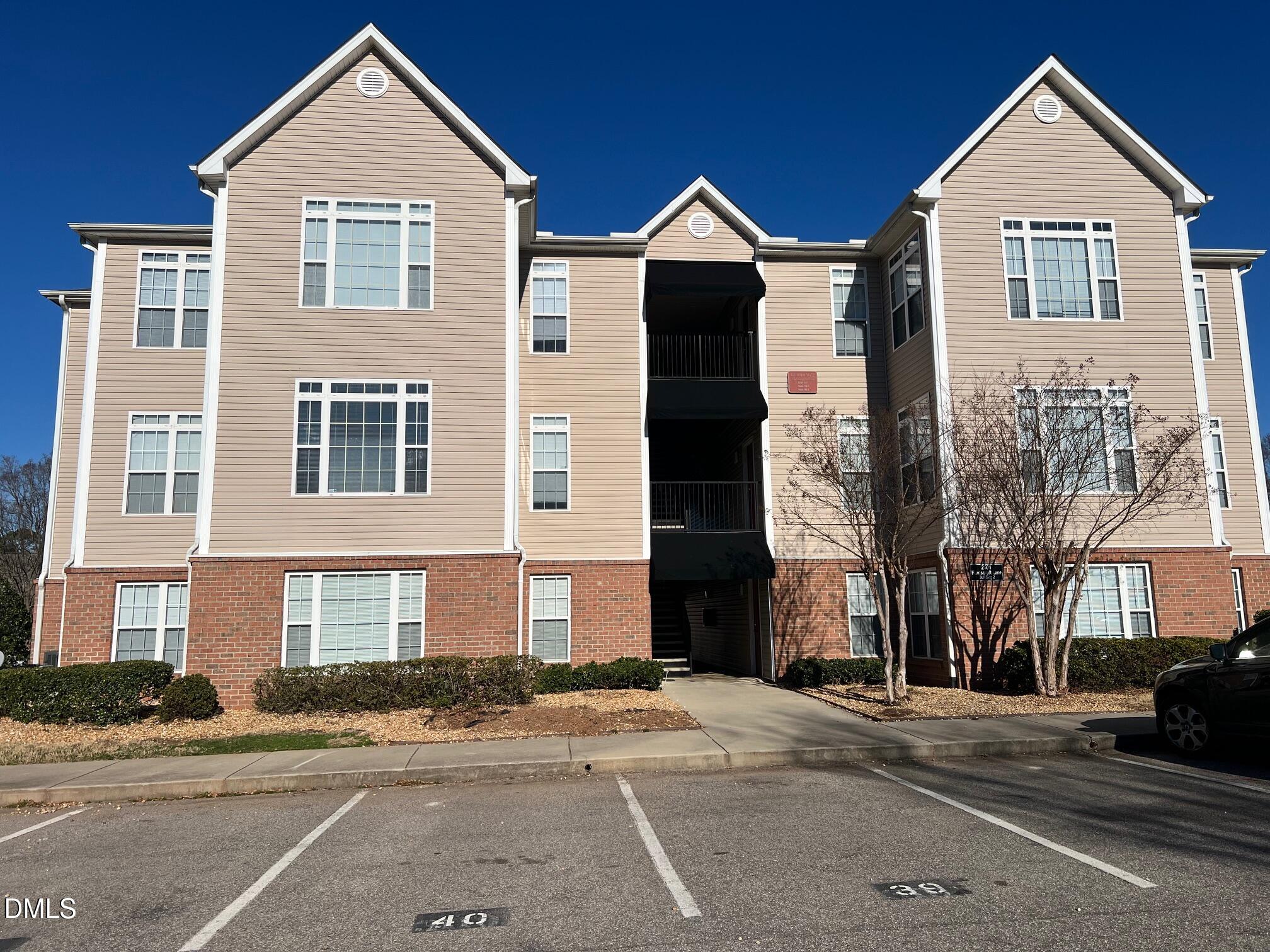 2501 Huntscroft Lane, Raleigh, NC 27617