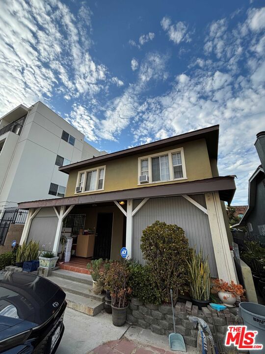 3055 W 12th Place