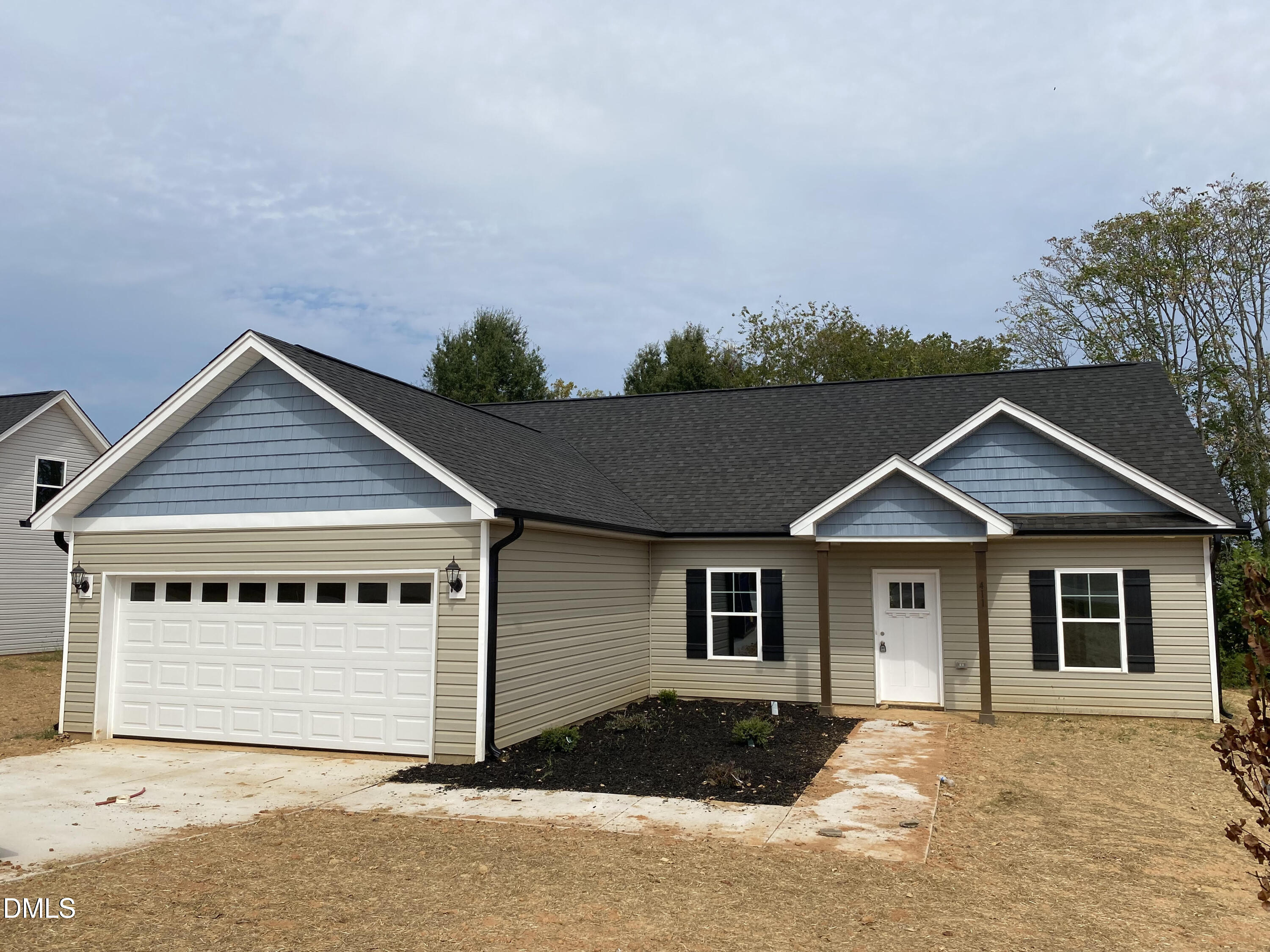 411 E Lee Avenue, Yadkinville, NC 27055