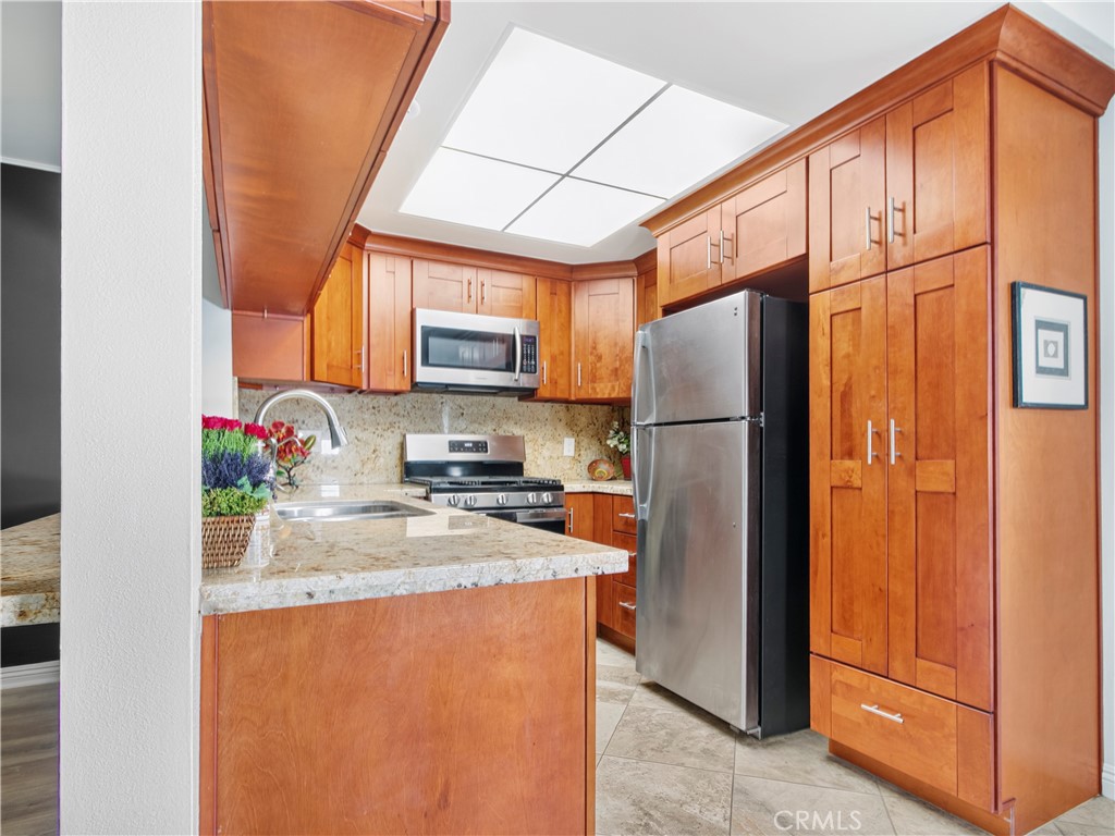 1159 E 1st