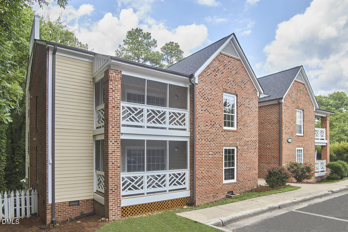1005 Kingswood Drive E, Chapel Hill, NC 27517
