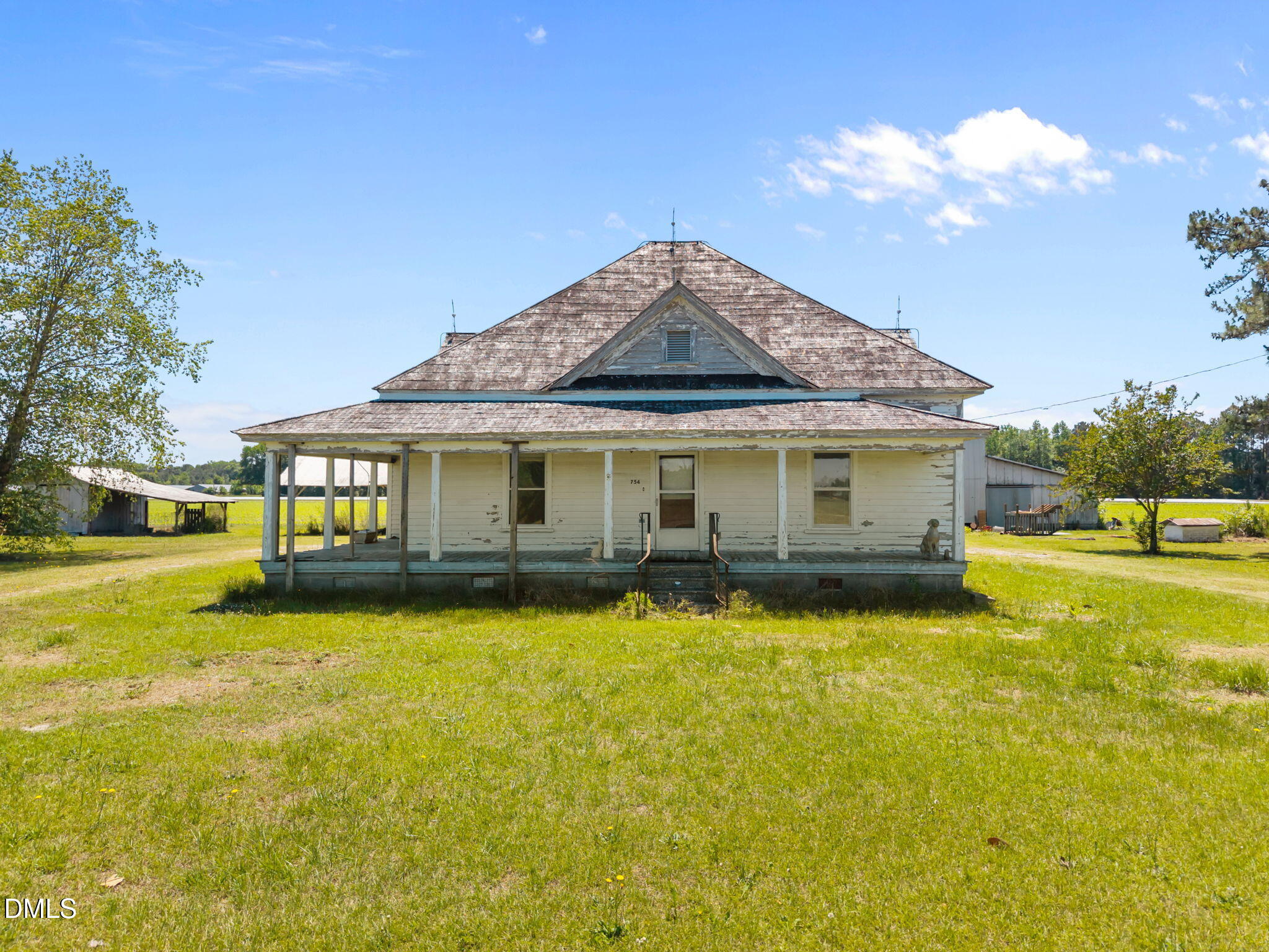 754 5 Points Road, Benson, NC 27504