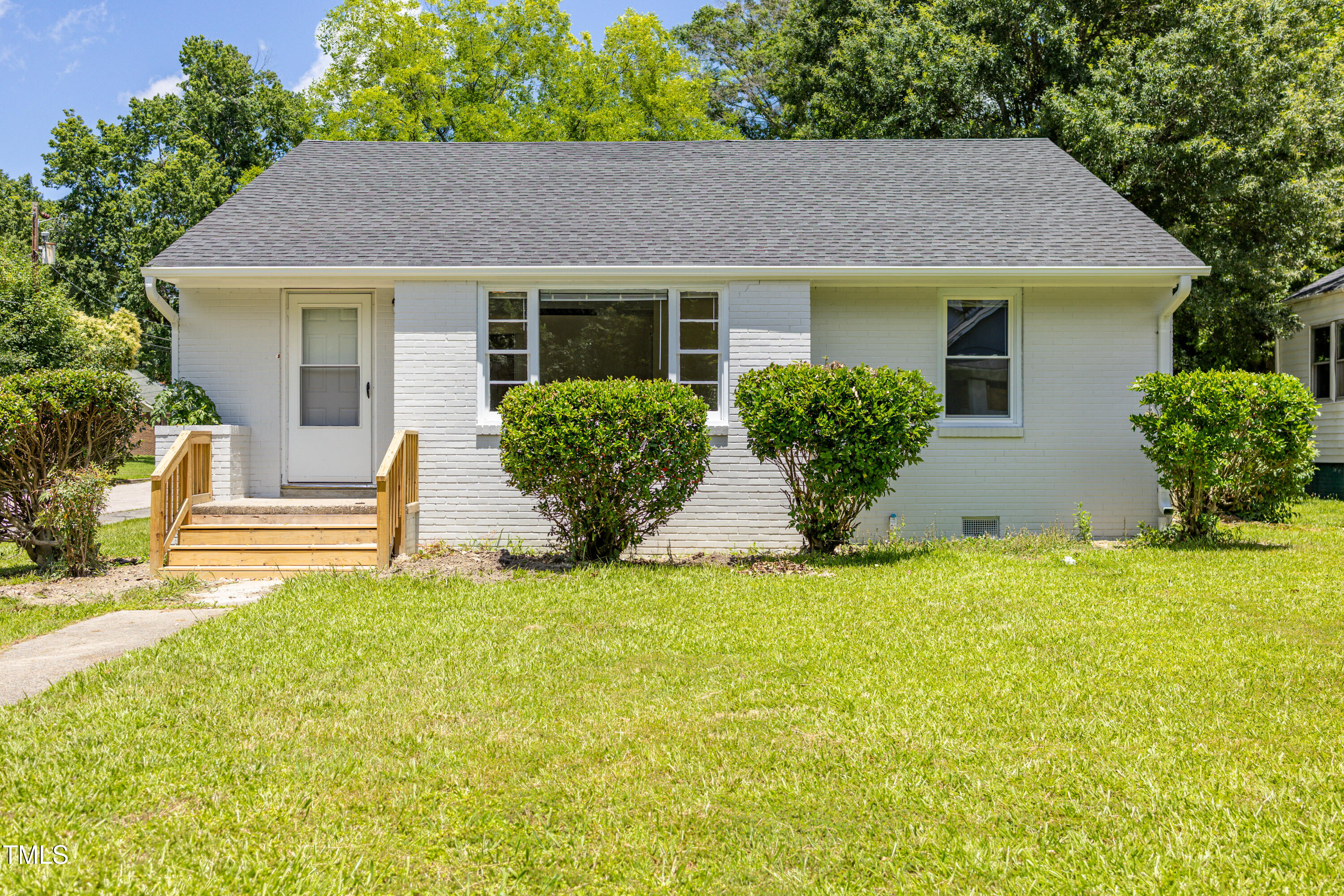 605 E Montgomery Street, Henderson, NC 27536