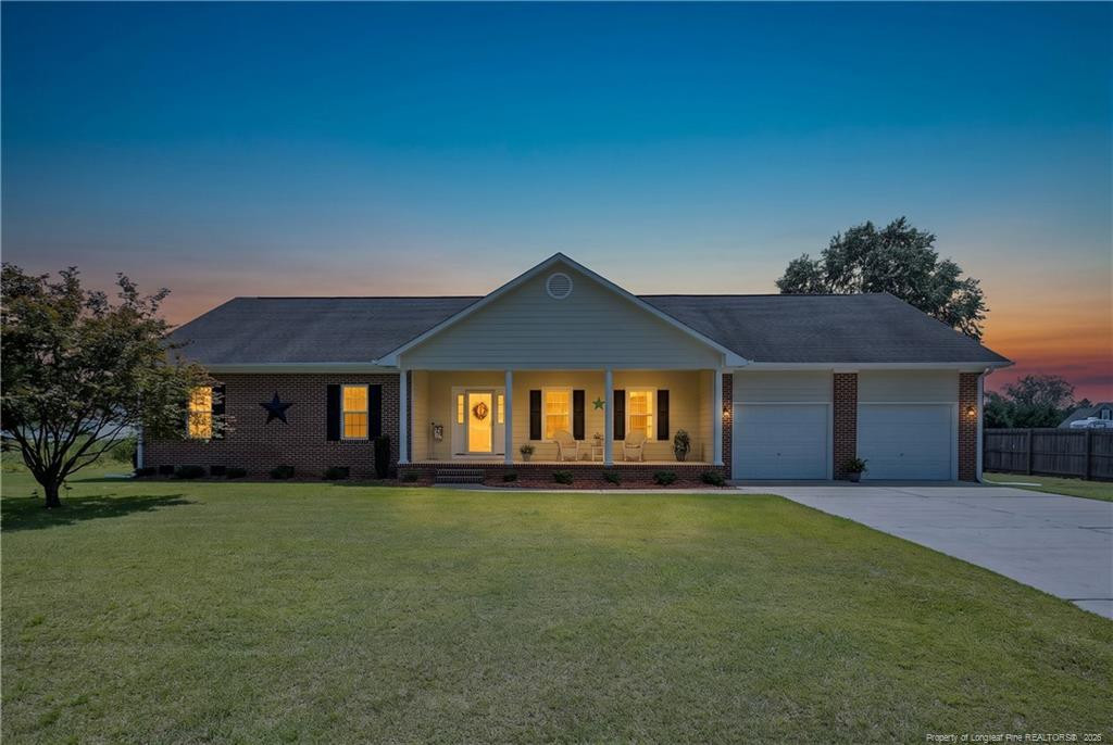 1916 Pineville Drive, Hope Mills, NC 28348