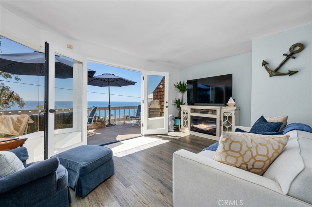 2430 Glenneyre