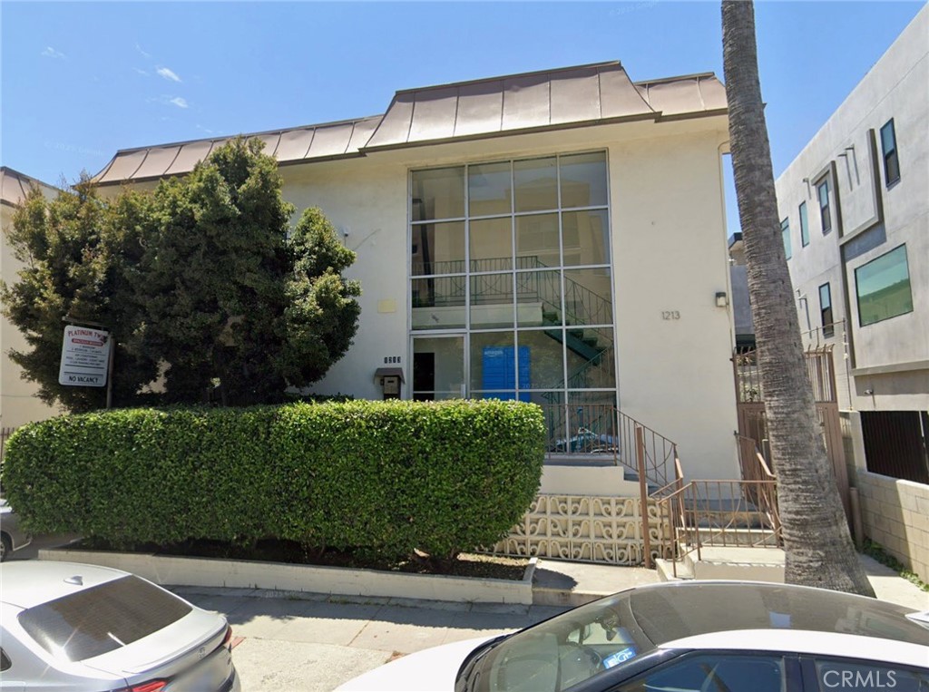 1209 N Mansfield