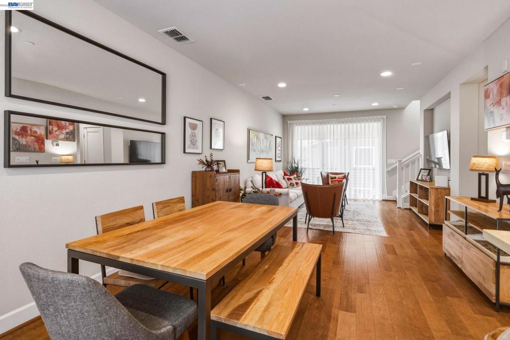 389 Basswood Cmn 11