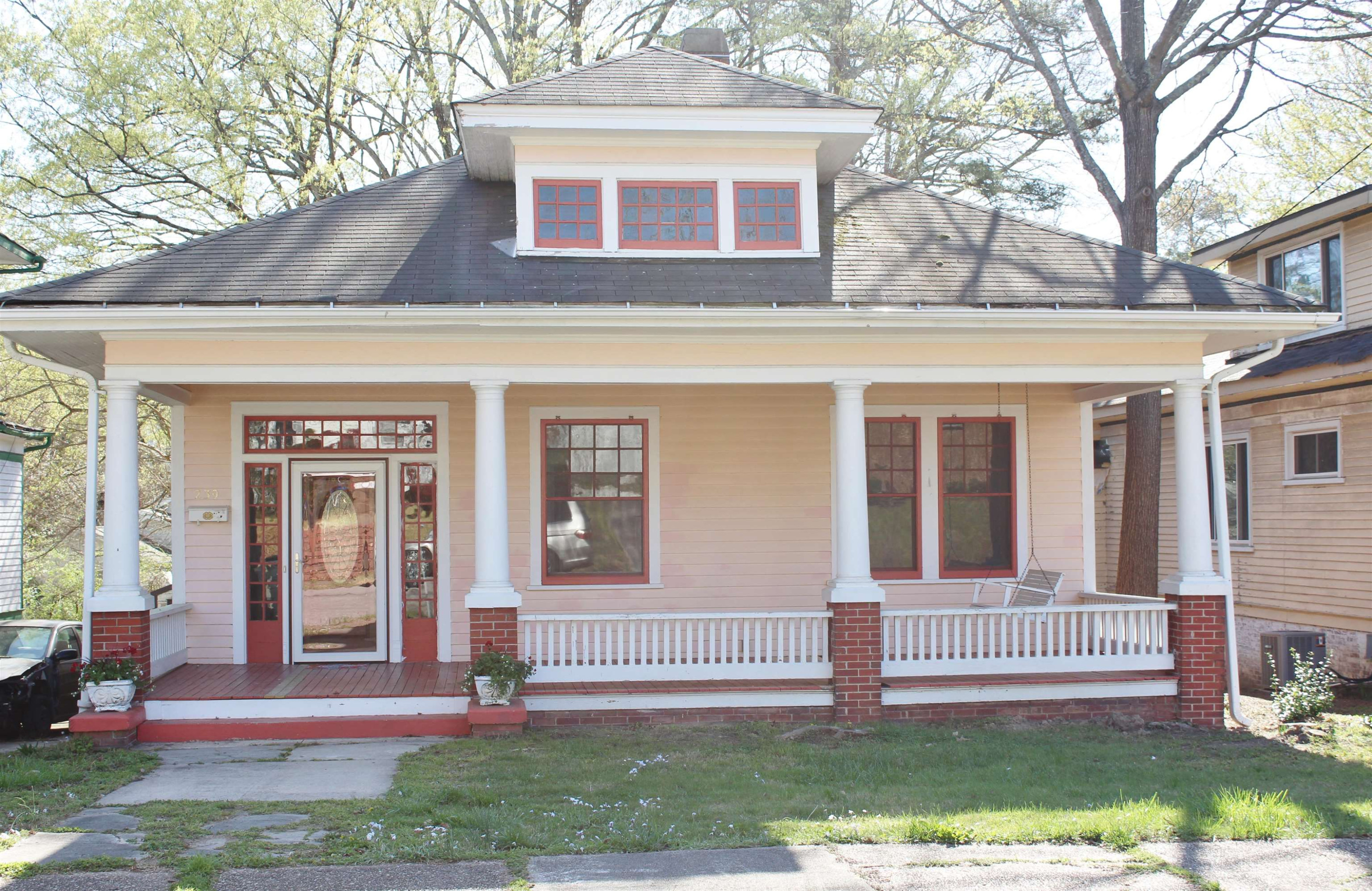 239 W Young Avenue, Henderson, NC 27536