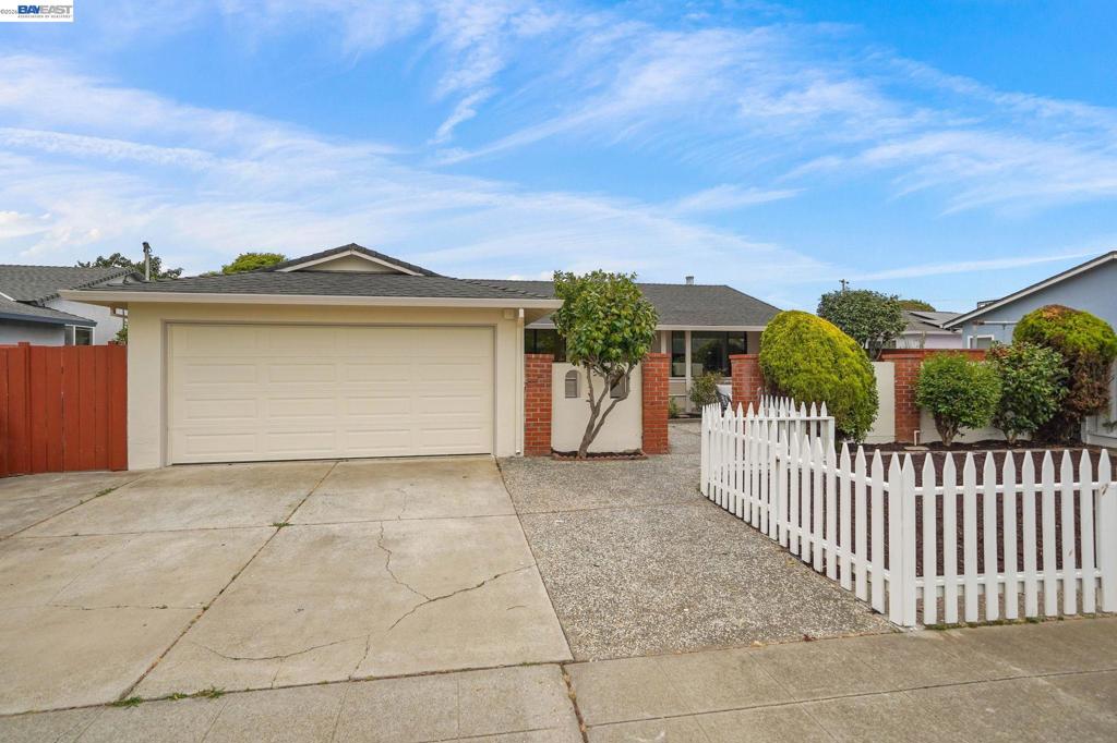 5470 Fernwood Dr