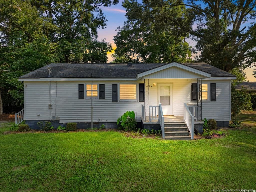 604 Calhoun Street, Clinton, NC 28328