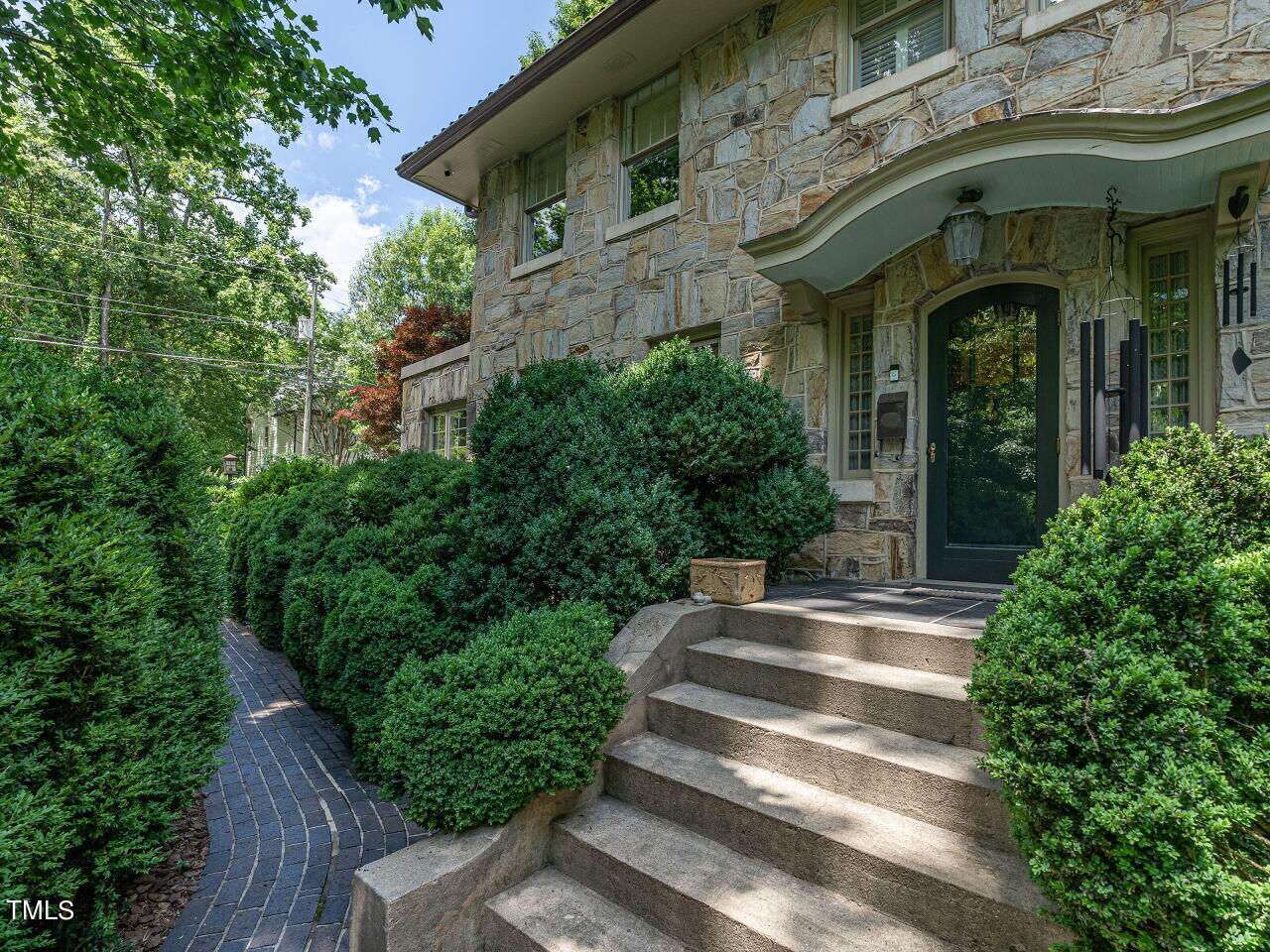 2501 Kenmore Drive, Raleigh, NC 27608