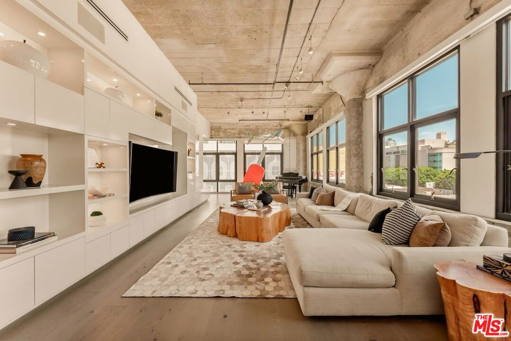 330 W 11th Street 401 & 402