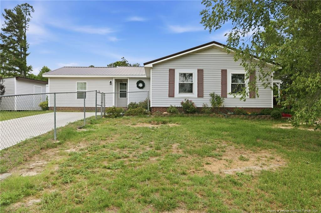16 Crestview Place, Spring Lake, NC 28390