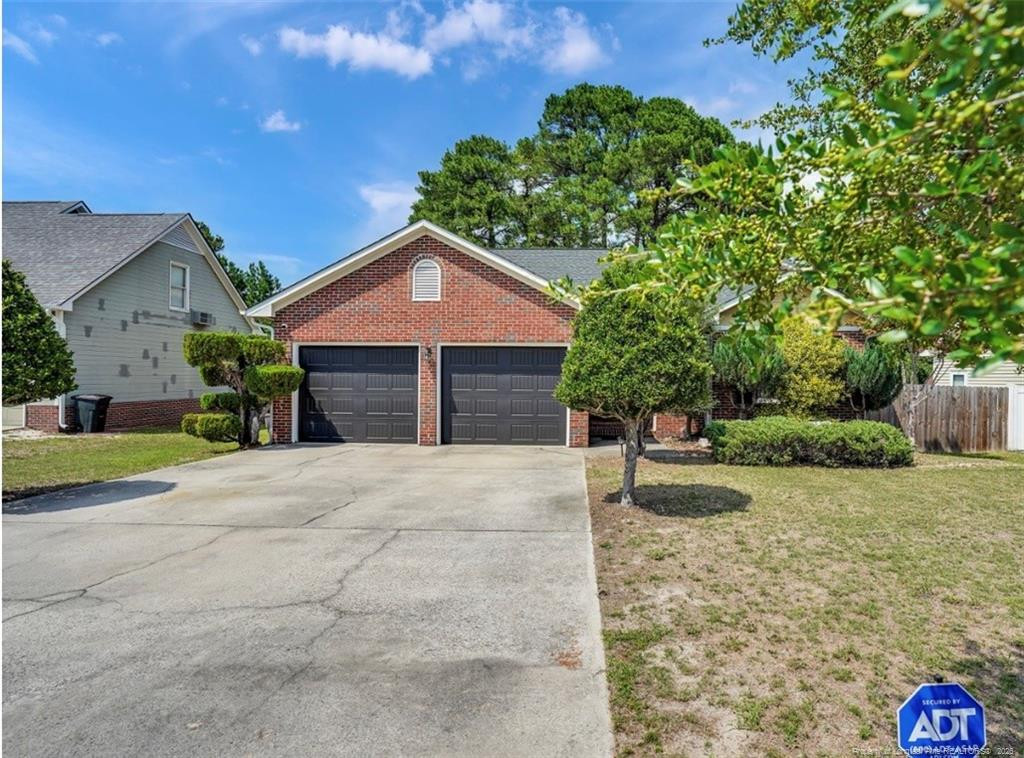 1040 Alexwood Drive, Hope Mills, NC 28348