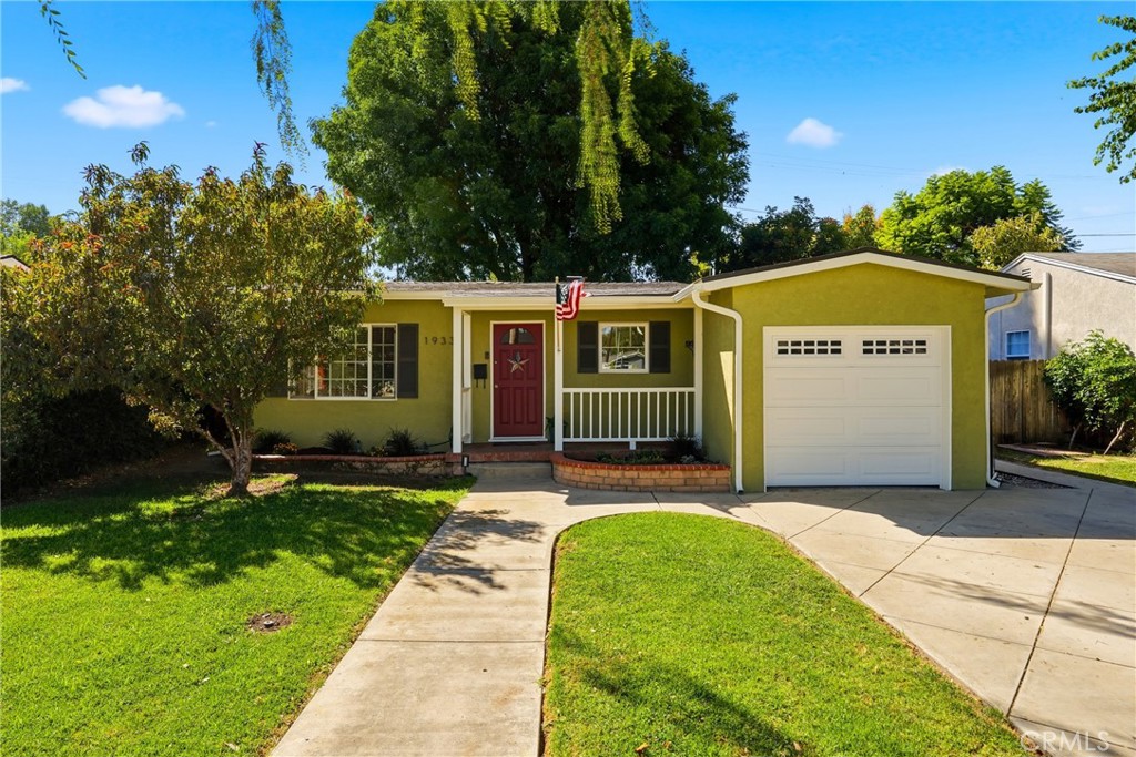 1933 W Jacaranda