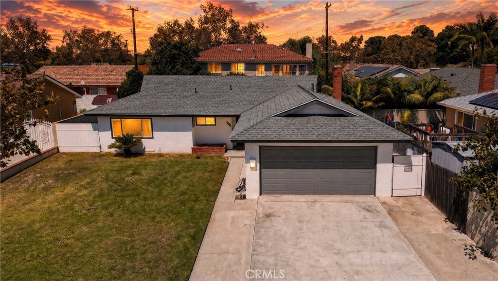 1911 W Maywood