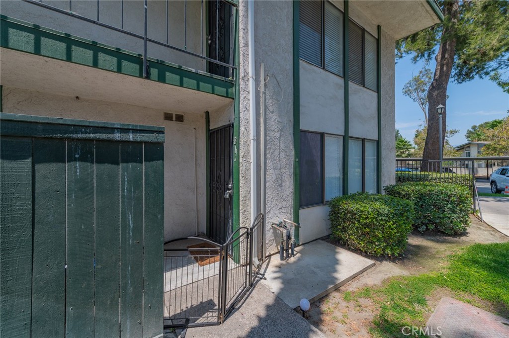 1735 E Washington Street B-11