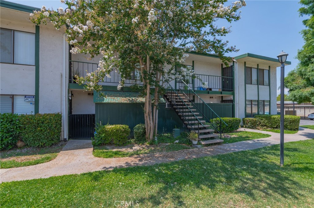 1735 E Washington Street F-15