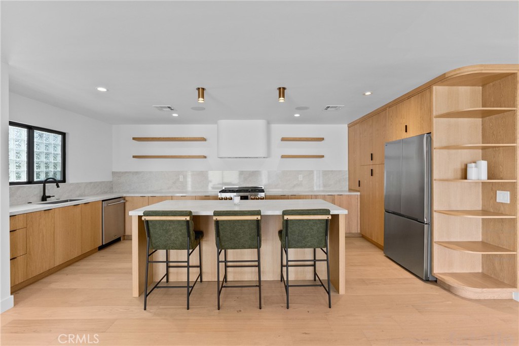 13636 Riverside