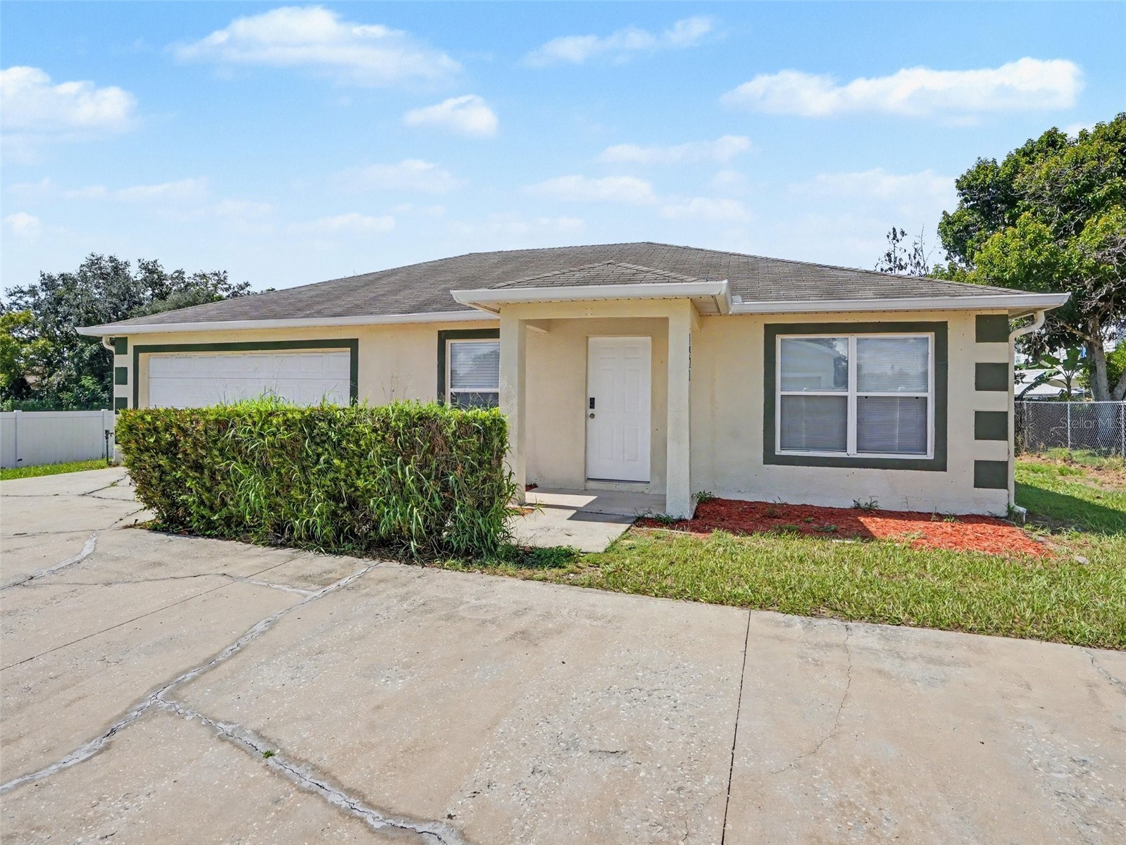 1921 MANATEE DRIVE