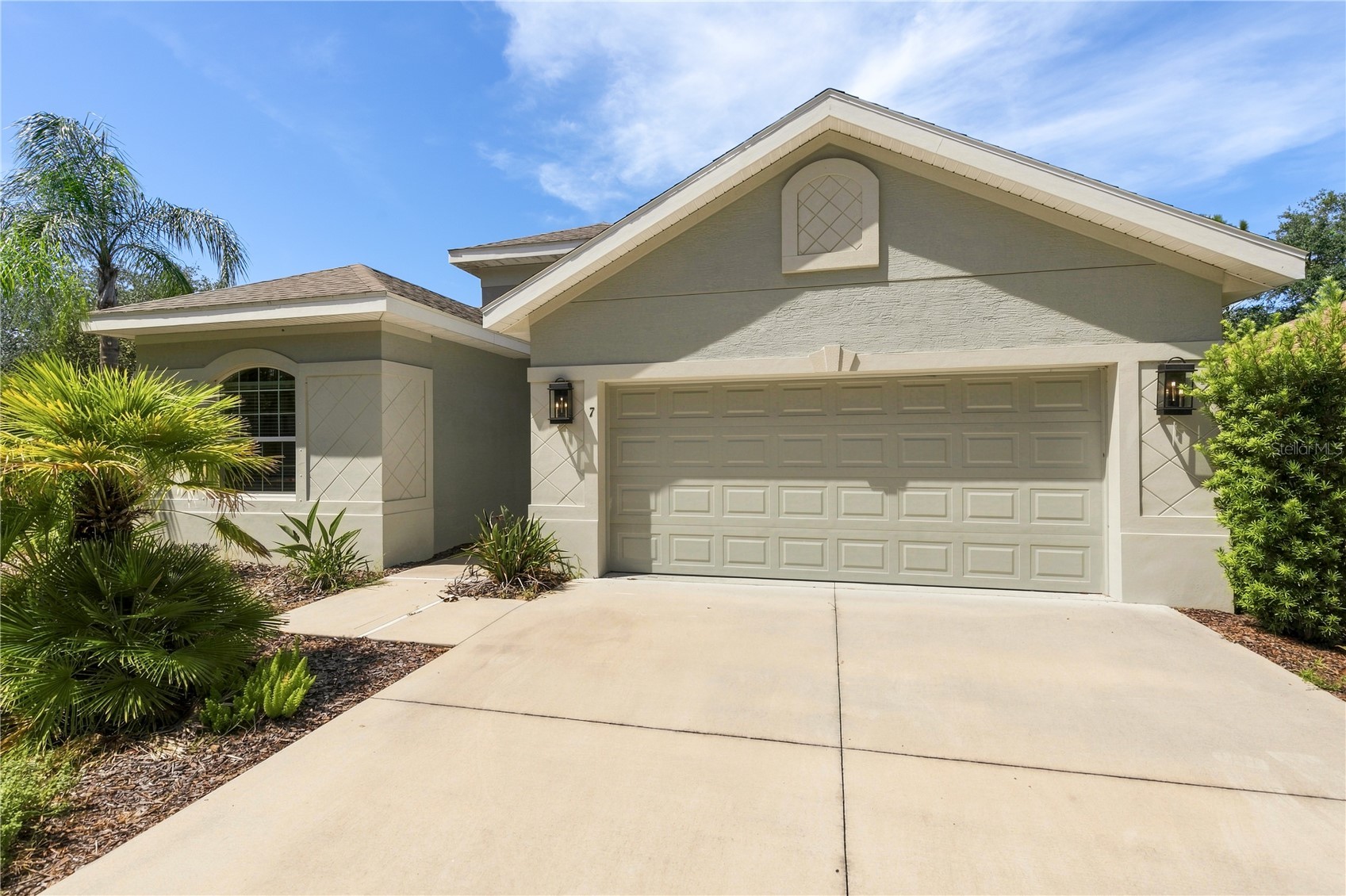 7 OASIS CIRCLE