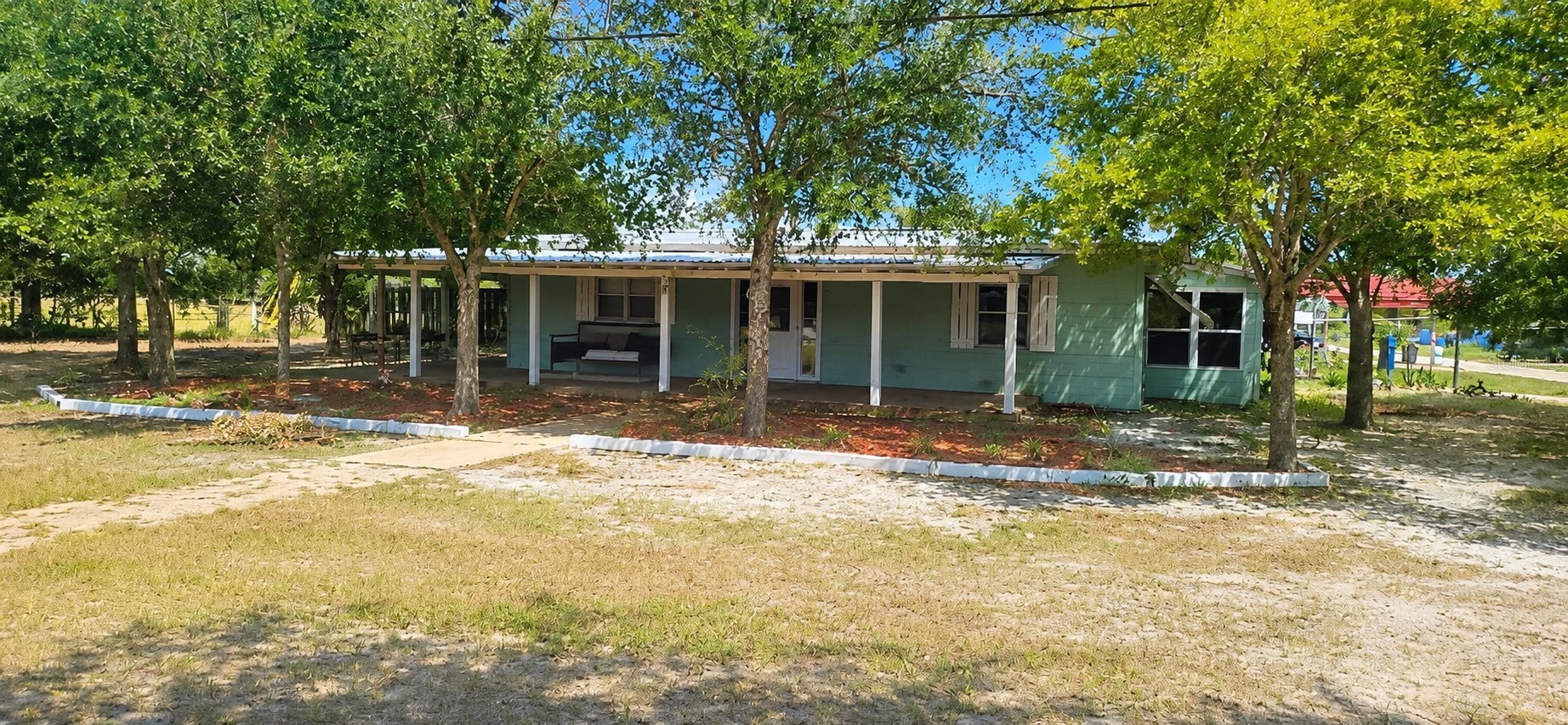 1 DELARM AVENUE