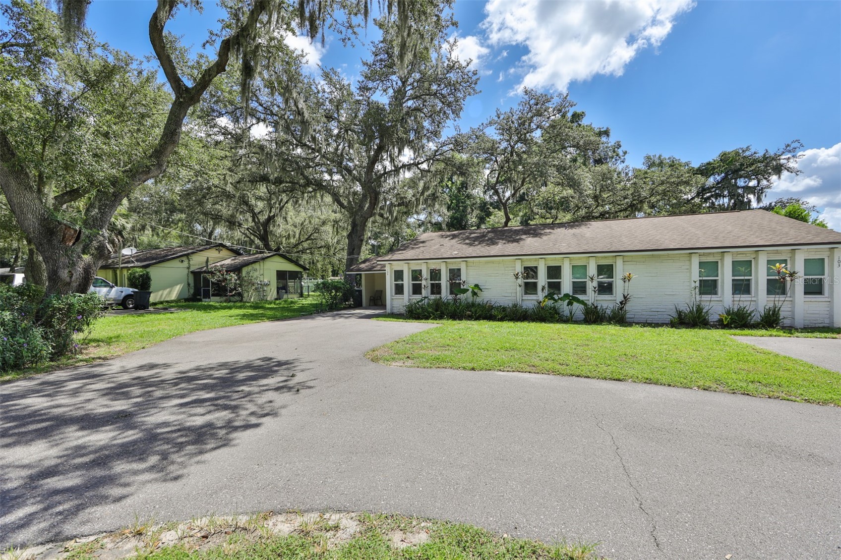 105 N KINGSWAY ROAD