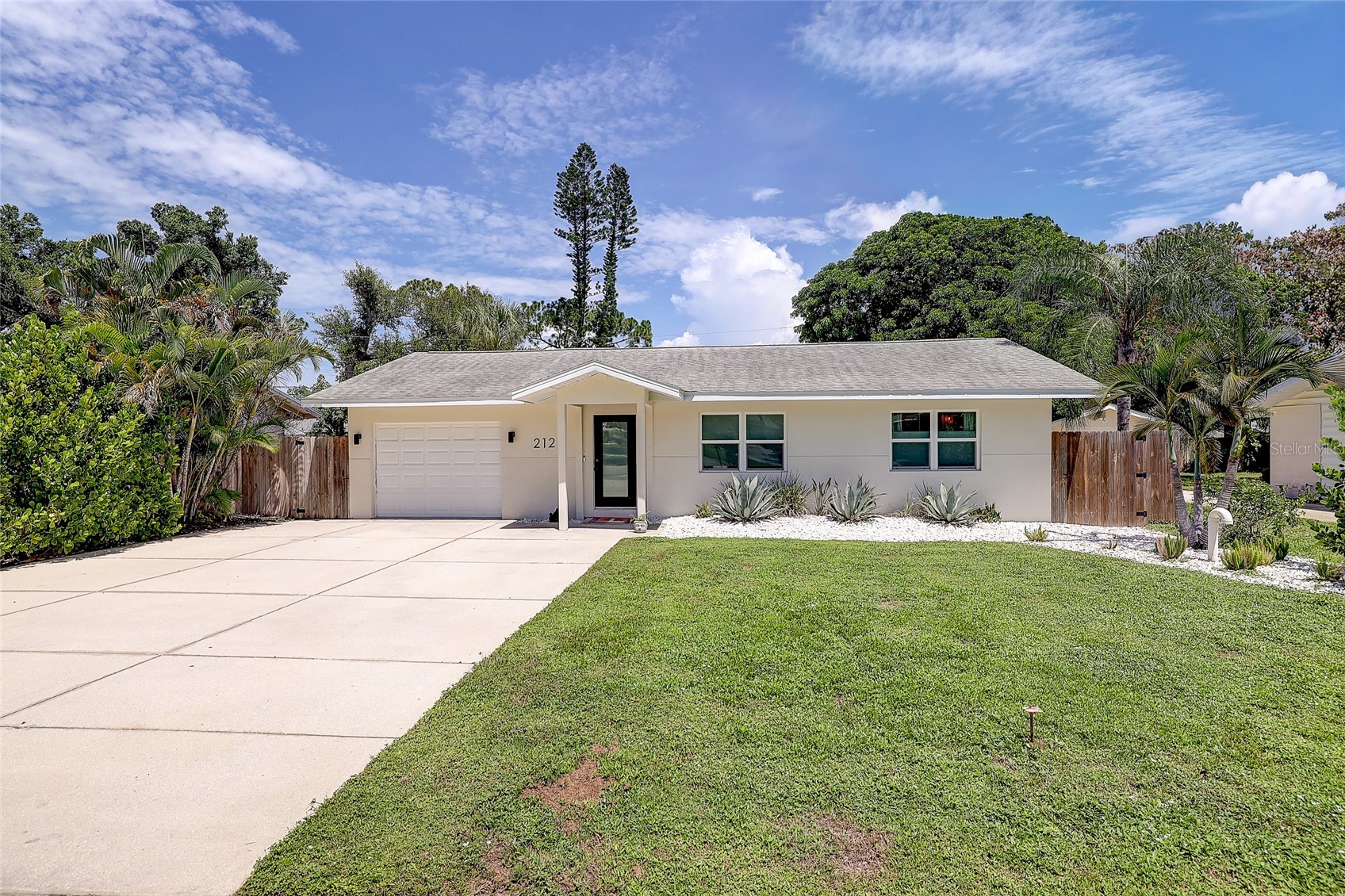 2121 PALM TERRACE