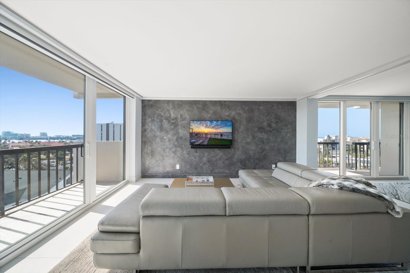 400 ISLAND WAY 801